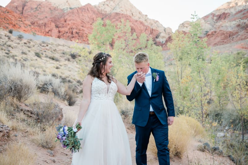 Denise-Seth-Real-Wedding-at-Overlook-in-Red-Rock-Canyon05-1
